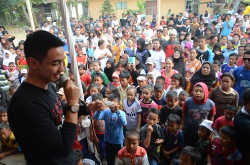 Zumi Zola usai jalan santai di Komplek Pertamina Kenali Asam Minggu (23/8)